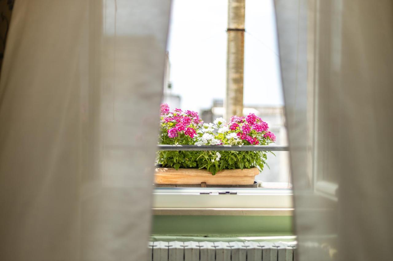 アッリステ Palazzo Dante Bed & Breakfast エクステリア 写真