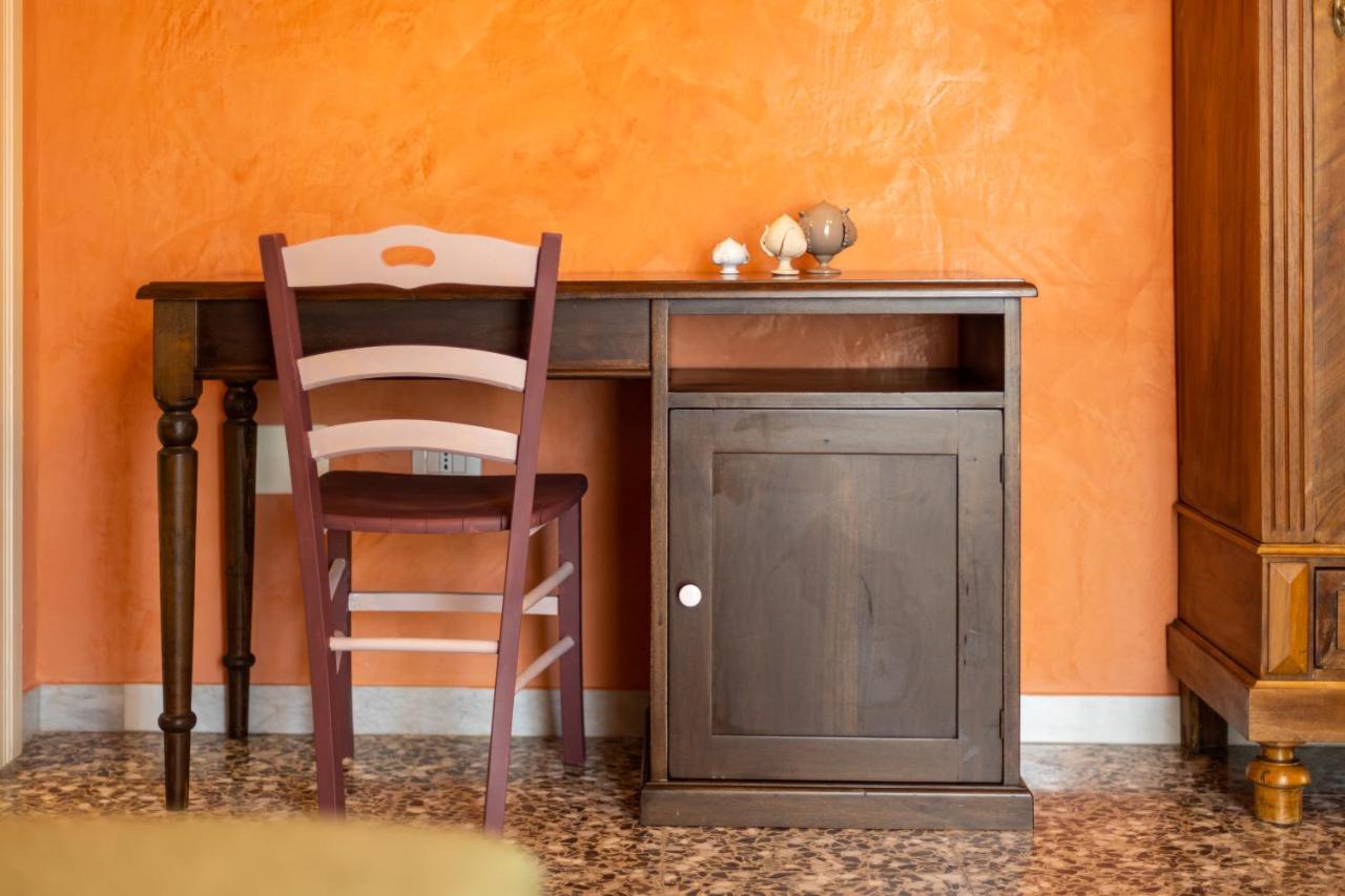 アッリステ Palazzo Dante Bed & Breakfast エクステリア 写真