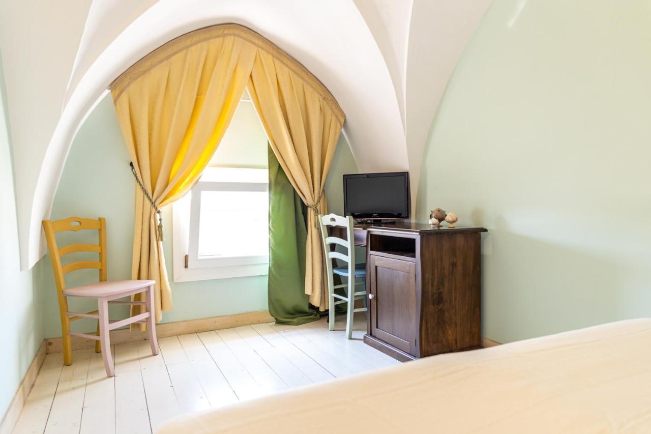 アッリステ Palazzo Dante Bed & Breakfast エクステリア 写真