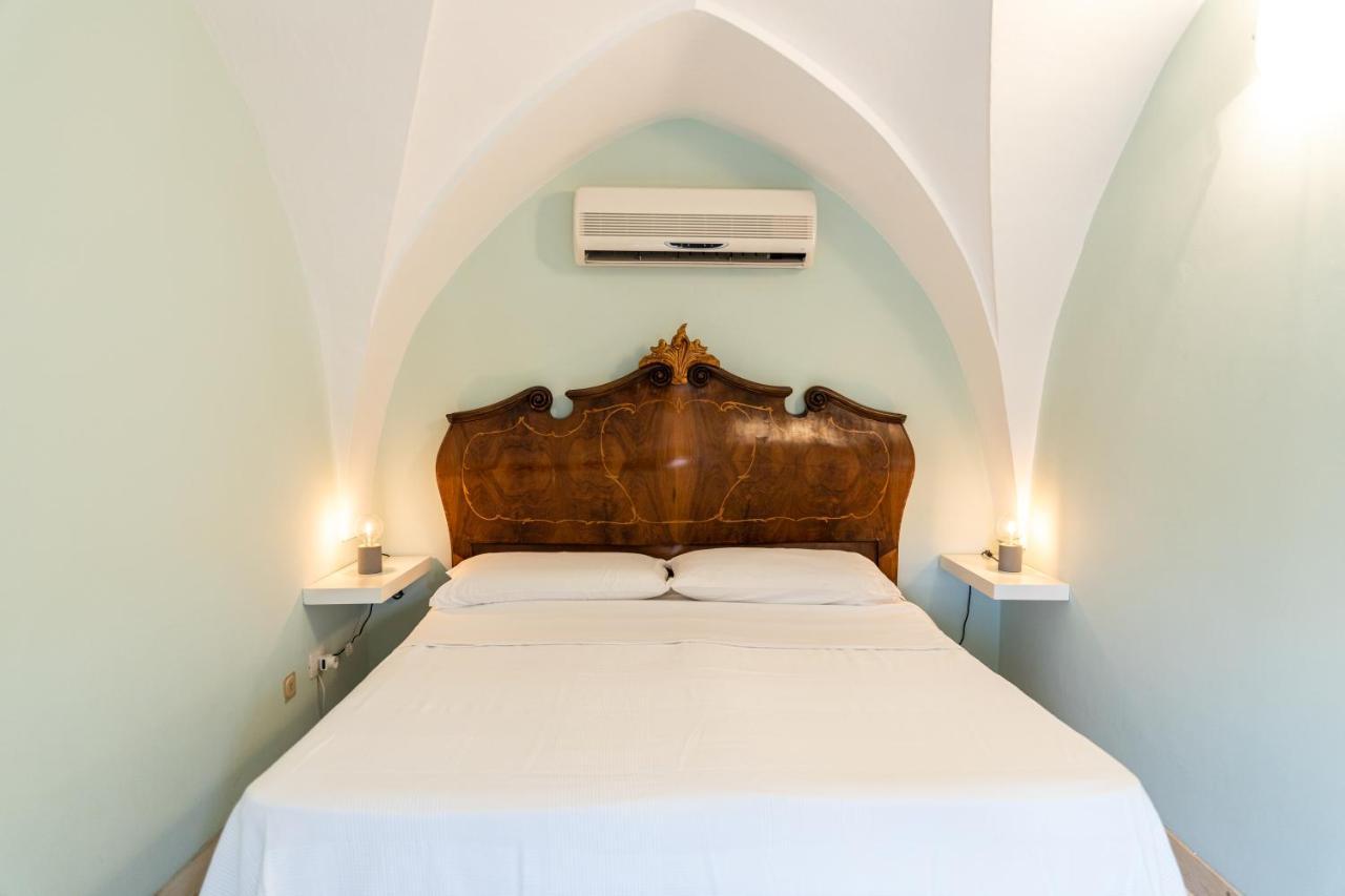 アッリステ Palazzo Dante Bed & Breakfast エクステリア 写真